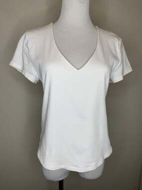 On 34th Cropped White V Neck Cotton T Shirt Size Medium